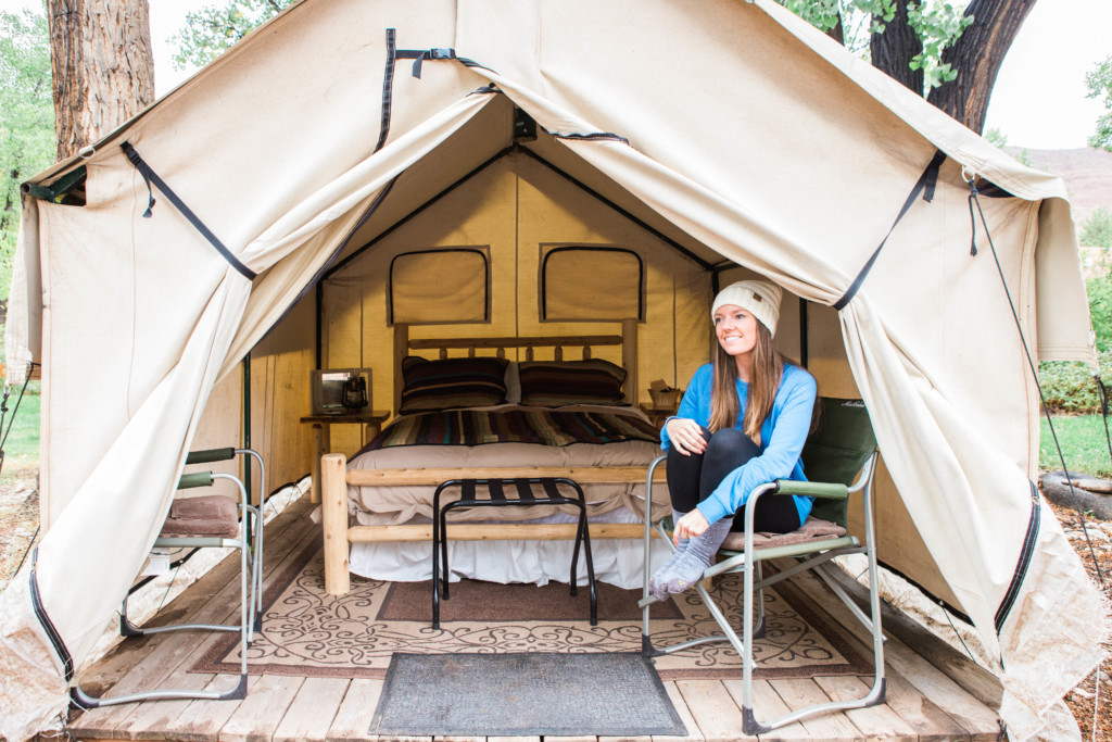 Glamping in Moab Utah! These luxury tents are going on my utah bucket list and I am going to book one on my next hiking trip to arches national park!