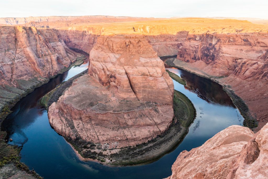Things To Do In Page Arizona. This is a 24 hour guide to the best hiking, best restaurants in Page Arizona, and what to see like Lake Powell in Page Arizona! I love this list and can't wait to add it to my arizona road trip plans! 