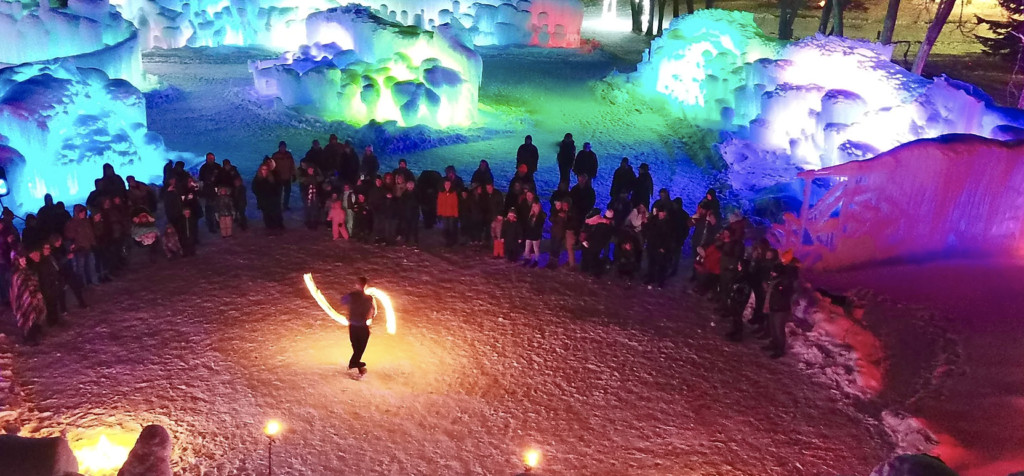 The Must-See Ice Castles In Idaho [Labelle Lake Ice Palace Guide]